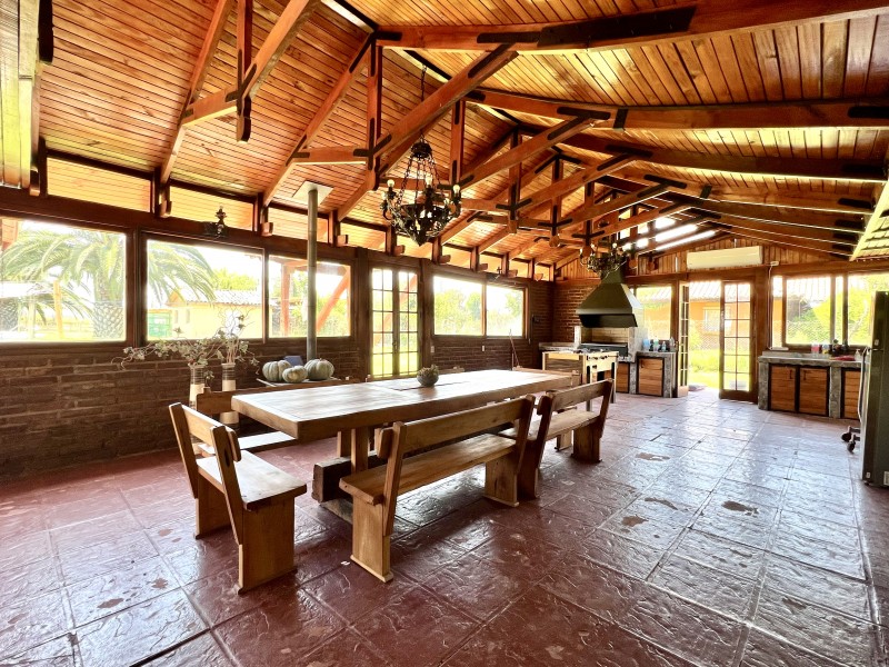 Gran Casa Con Parque, 5D4B + Estar + Depto + Bodegas