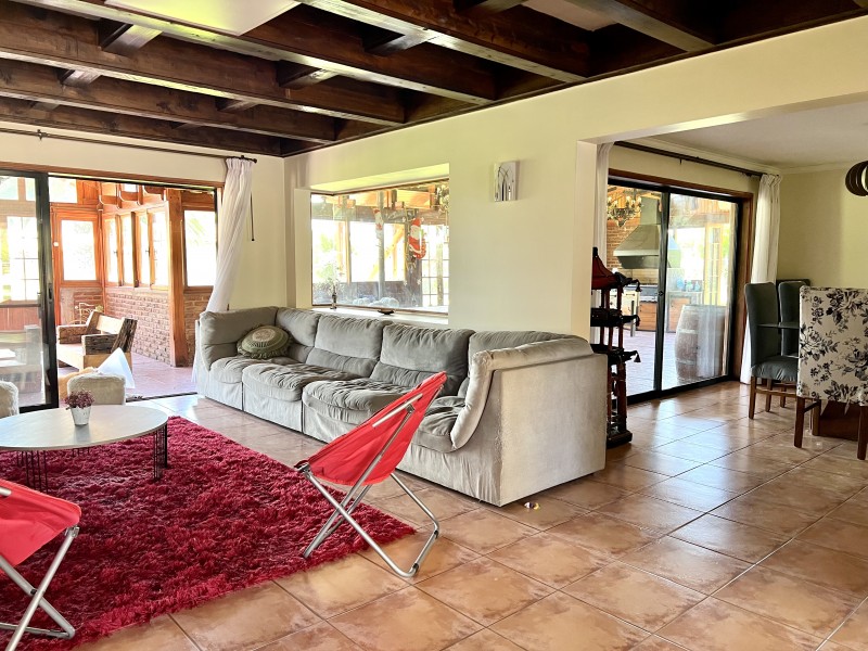 Gran Casa Con Parque, 5D4B + Estar + Depto + Bodegas