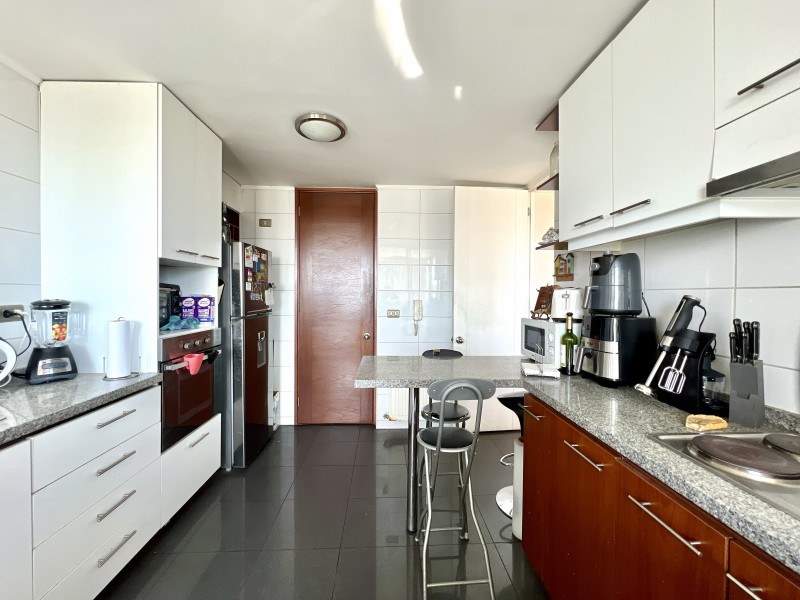 Amplio, Vista Despejada, 4D/4B + Sala de Estar, 3E/1B