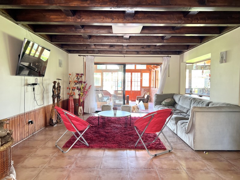 Gran Casa Con Parque, 5D4B + Estar + Depto + Bodegas