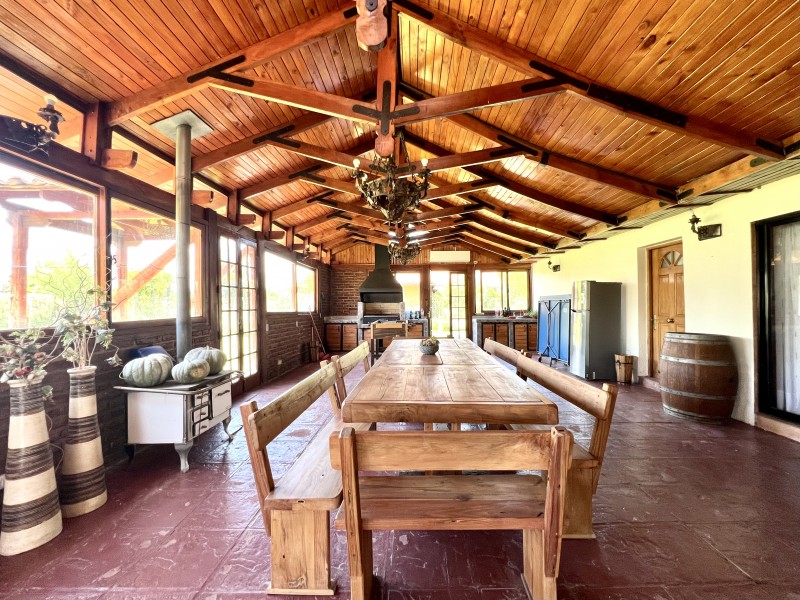 Gran Casa Con Parque, 5D4B + Estar + Depto + Bodegas