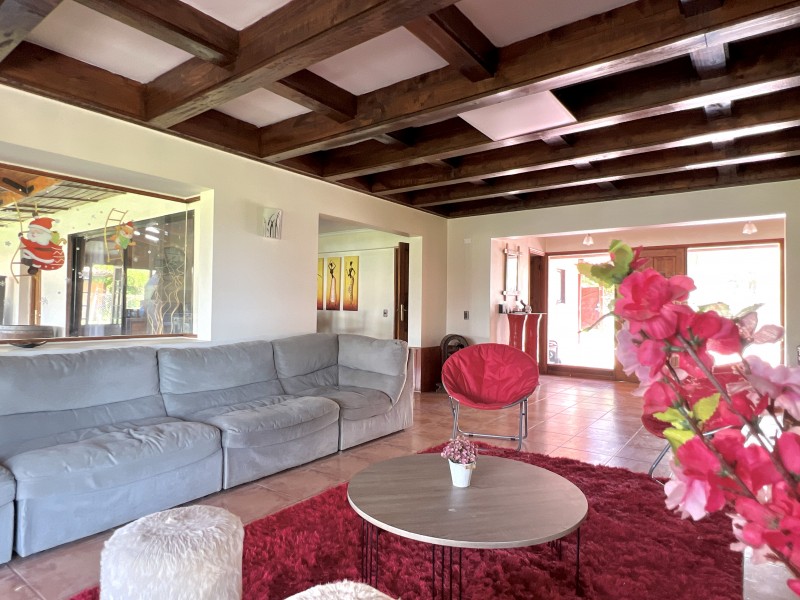 Gran Casa Con Parque, 5D4B + Estar + Depto + Bodegas