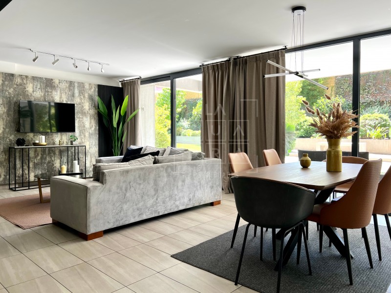 Increible Terraza, Seminuevo 3D3B+Estar+3E1B