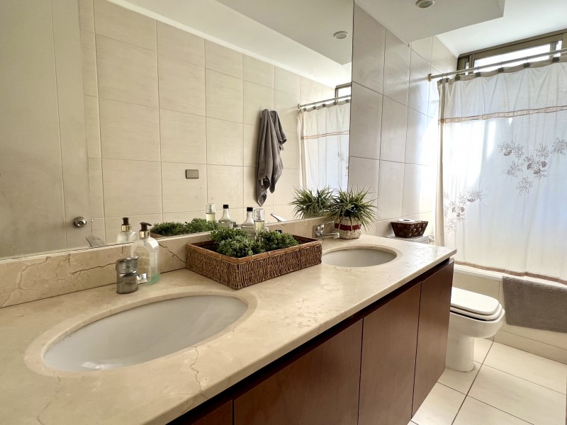 Amplio, Vista Despejada, 4D/4B + Sala de Estar, 3E/1B