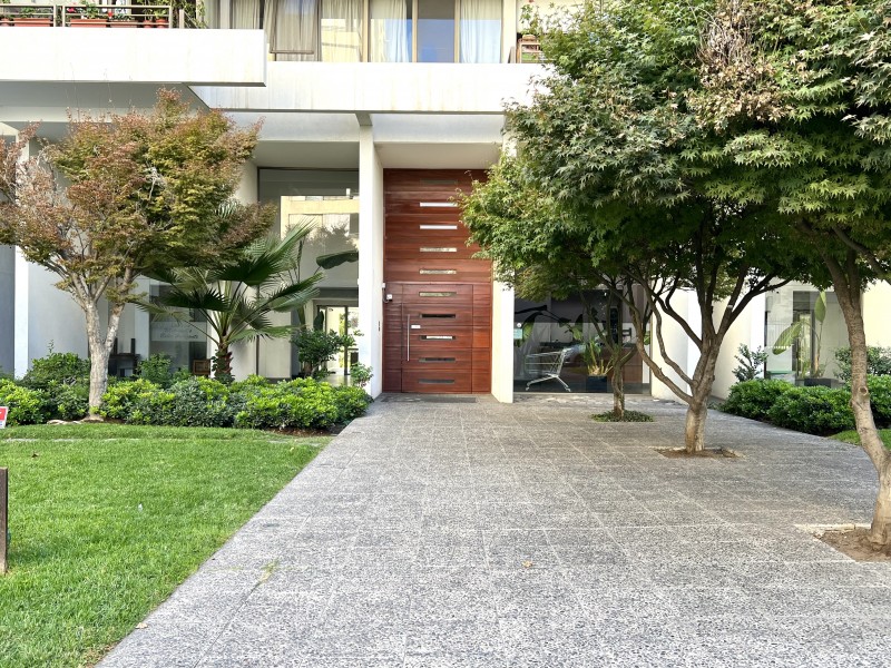 Amplio, Vista Despejada, 4D/4B + Sala de Estar, 3E/1B