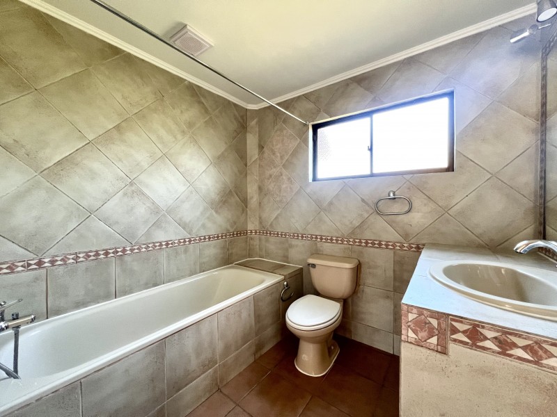 Amplia, Remodelada, 4D3B+Estar+2E