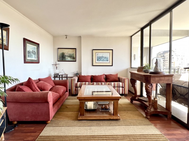 Amplio, Vista Despejada, 4D/4B + Sala de Estar, 3E/1B