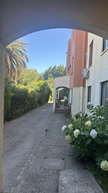 Venta Amplio Departamento y Estacionamiento. Centro Linares