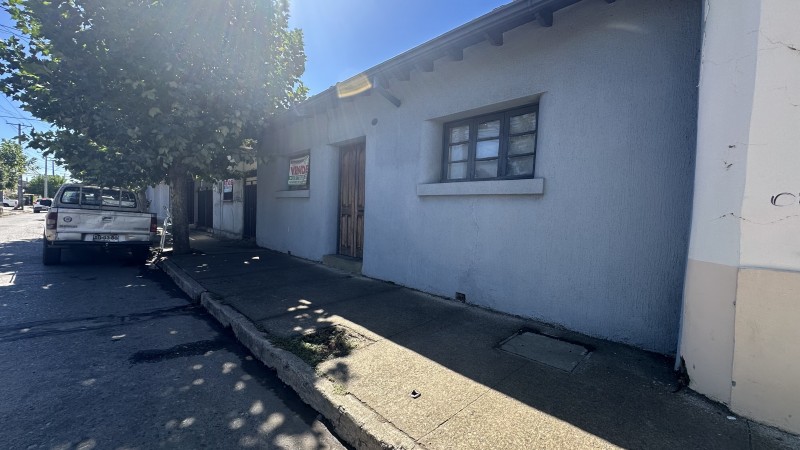 520 M2 Urbanos Con Casa. Centro de Linares
