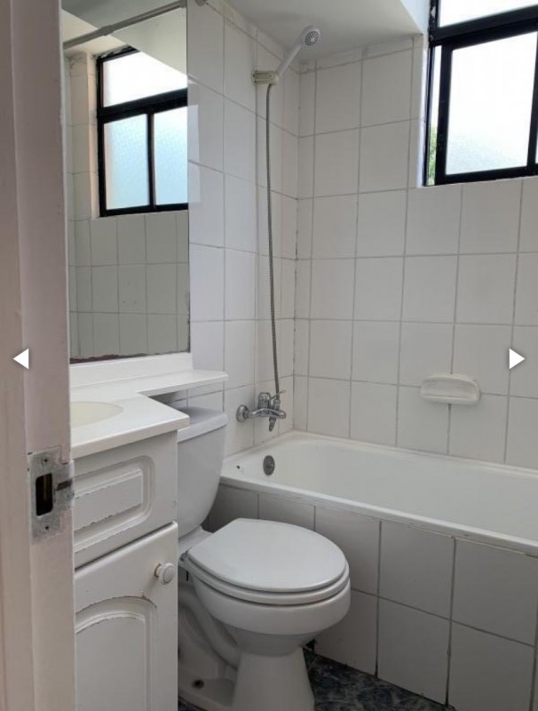 Venta Amplio Departamento y Estacionamiento. Centro Linares