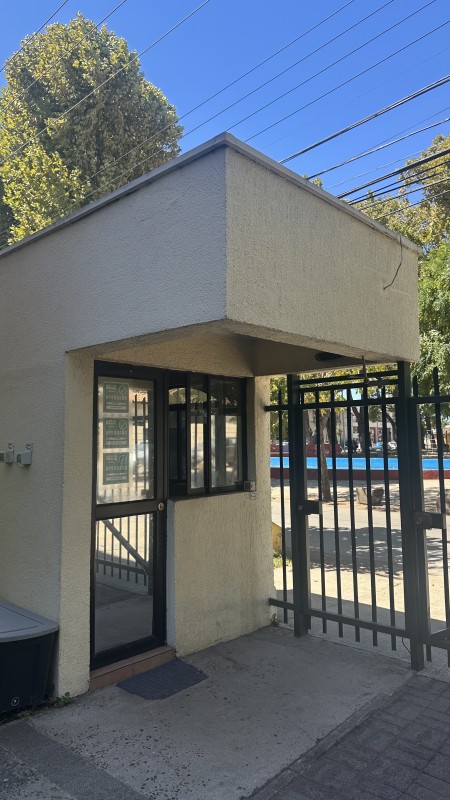 Venta Amplio Departamento y Estacionamiento. Centro Linares