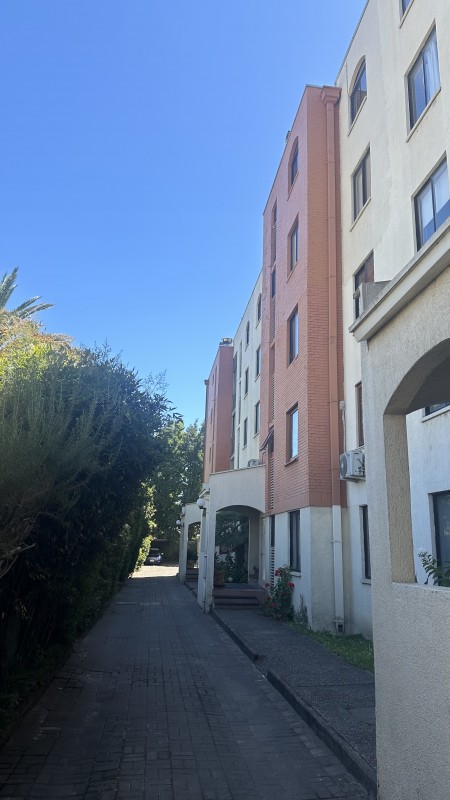 Venta Amplio Departamento y Estacionamiento. Centro Linares