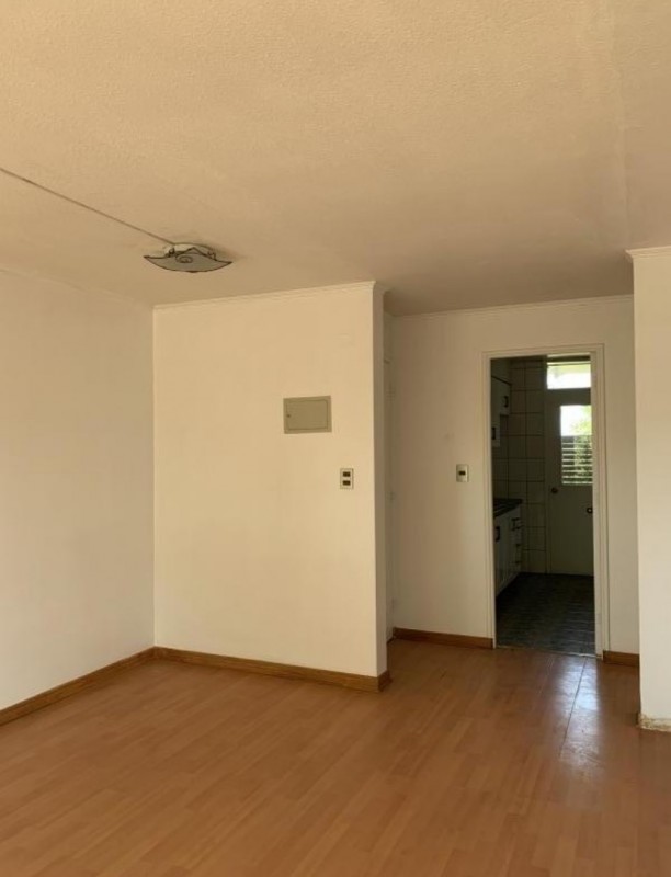 Venta Amplio Departamento y Estacionamiento. Centro Linares