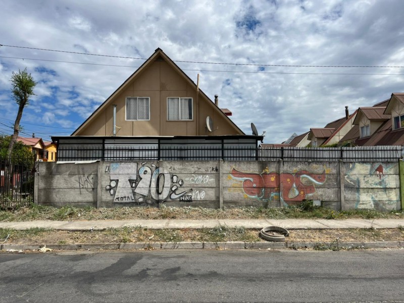 Se Vende Casa Esquina en Villa Pucará