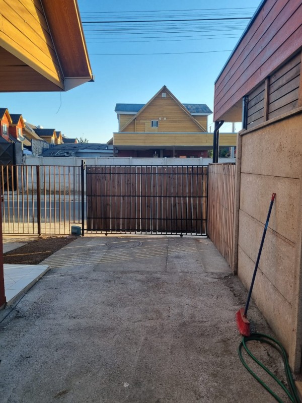 Vendemos Casa de 2 Pisos de 3 Dormitorios Villa Bicentenario