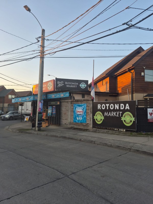 Se Vende Casa Esquina Con Local Comercial en Alto del Parque