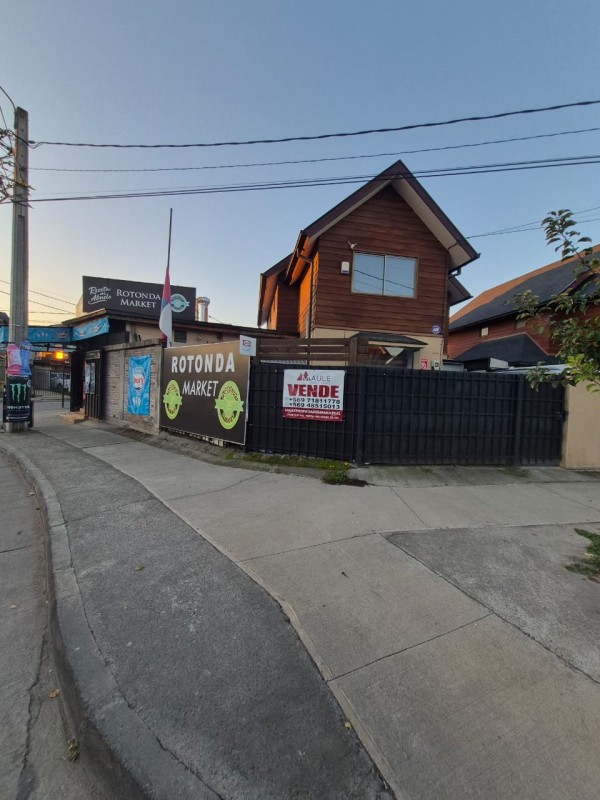 Se Vende Casa Esquina Con Local Comercial en Alto del Parque