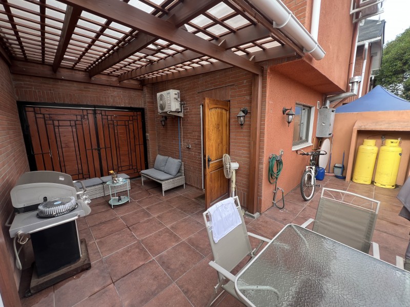 Vendemos Casa de 3 Dormitorios en Condominio Patio Ingles Ii