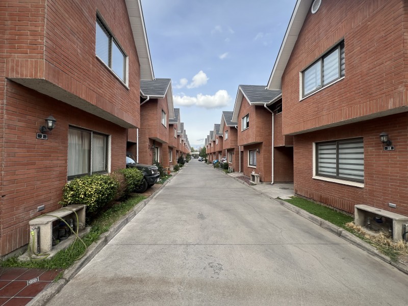 Vendemos Casa de 3 Dormitorios en Condominio Patio Ingles Ii