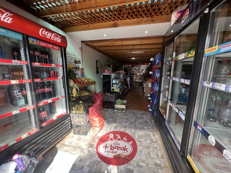 Amplia Casa Esquina Con Local Comercial Villa Bicentenario