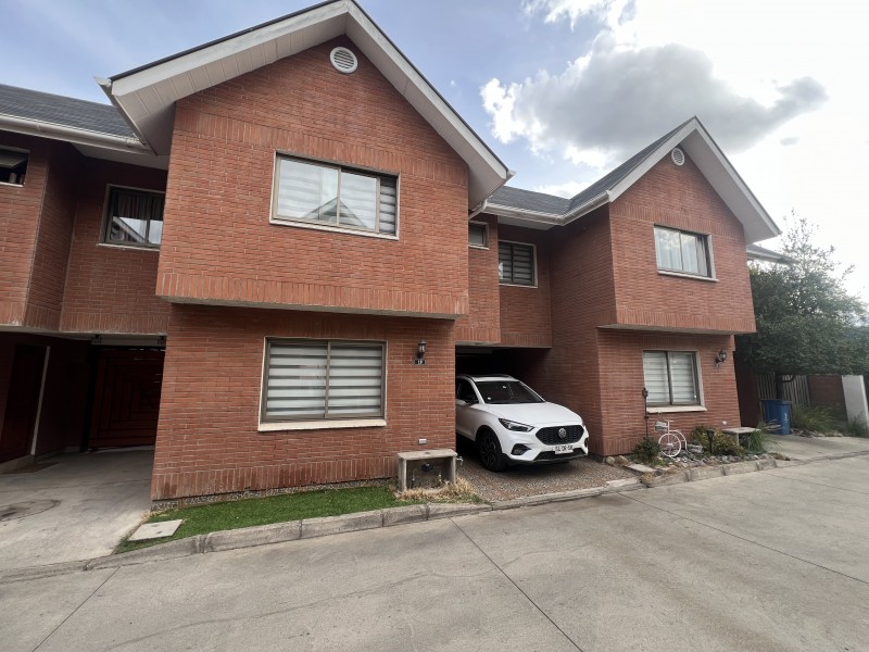 Fotografía de Vendemos Casa de 3 Dormitorios en Condominio Patio Ingles Ii