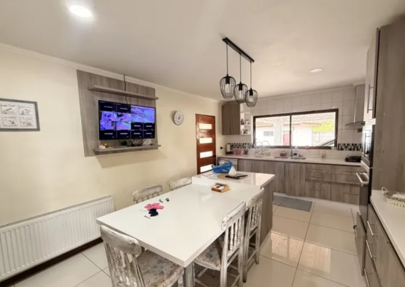 Casa en Parcela 4 Dorm 5 Baños Con Piscina y Quincho Viluco