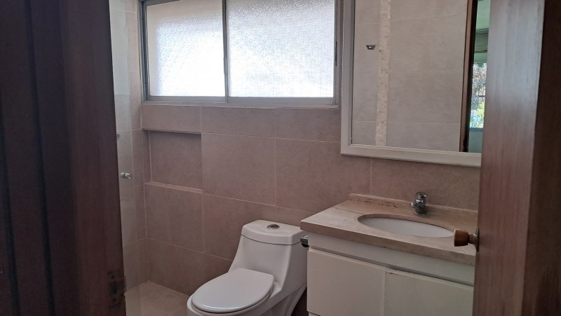 Linda y Exclusiva Casa Sector Avenida España Con Piscina