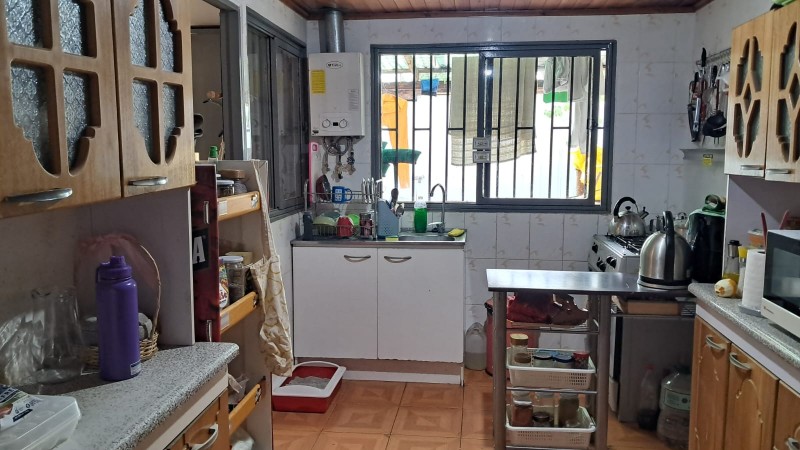 Acogedora Casa 2 Dorm Cocina Amplia en Calle A Rauquén