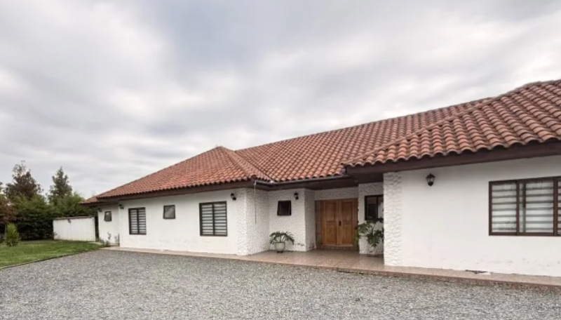 Fotografía de Casa en Parcela 4 Dorm 5 Baños Con Piscina y Quincho Viluco