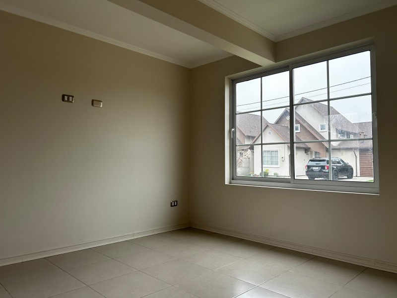 Gran Casa en Condominio Inglés – Curicó