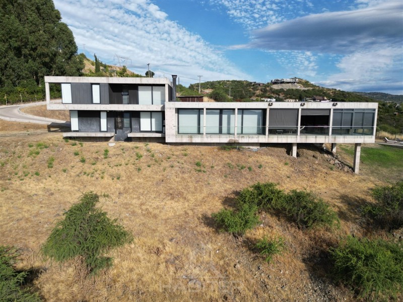 Casa de Alto Estándar Con Vista Al Valle Cerro los Cristales