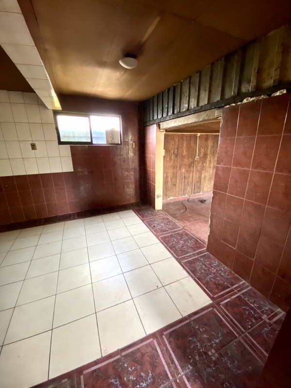 Oportunidad de Inversión, Casa Con Amplio Sitio en Romeral