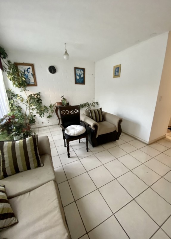 Se Vende Comoda Casa 3D-2B Sector Sarmiento, Curico.