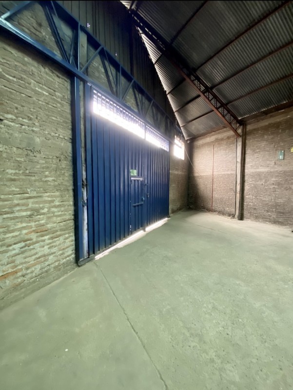 Se Arrienda Amplia Bodega en el Centro de Curicó