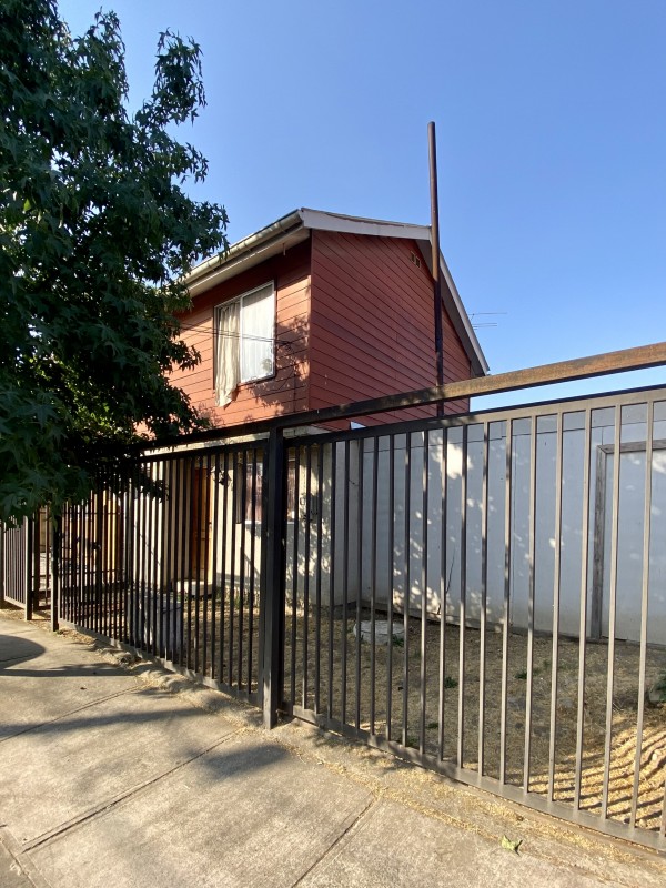 Se Vende Comoda Casa 3D-2B Sector Sarmiento, Curico.