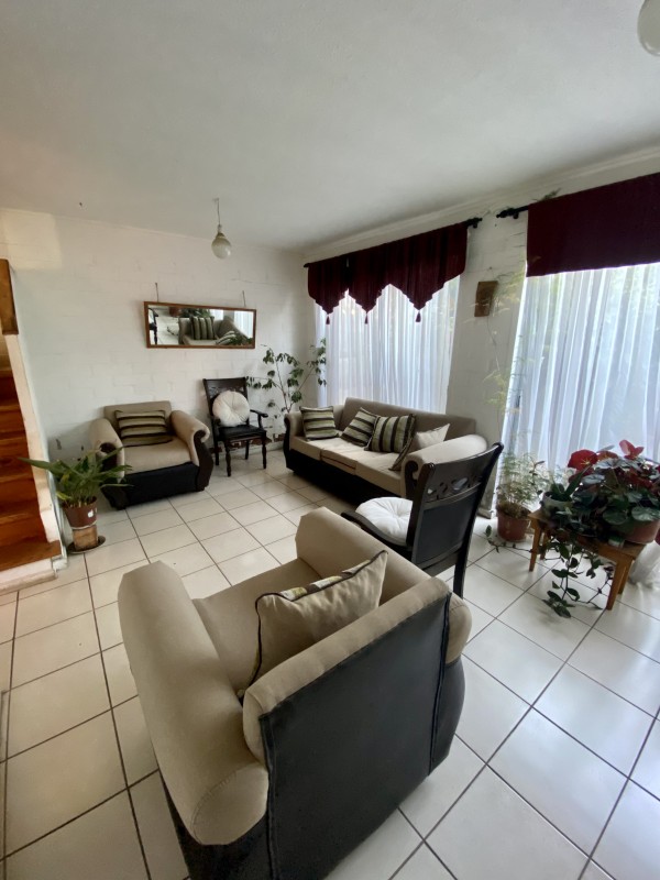 Se Vende Comoda Casa 3D-2B Sector Sarmiento, Curico.