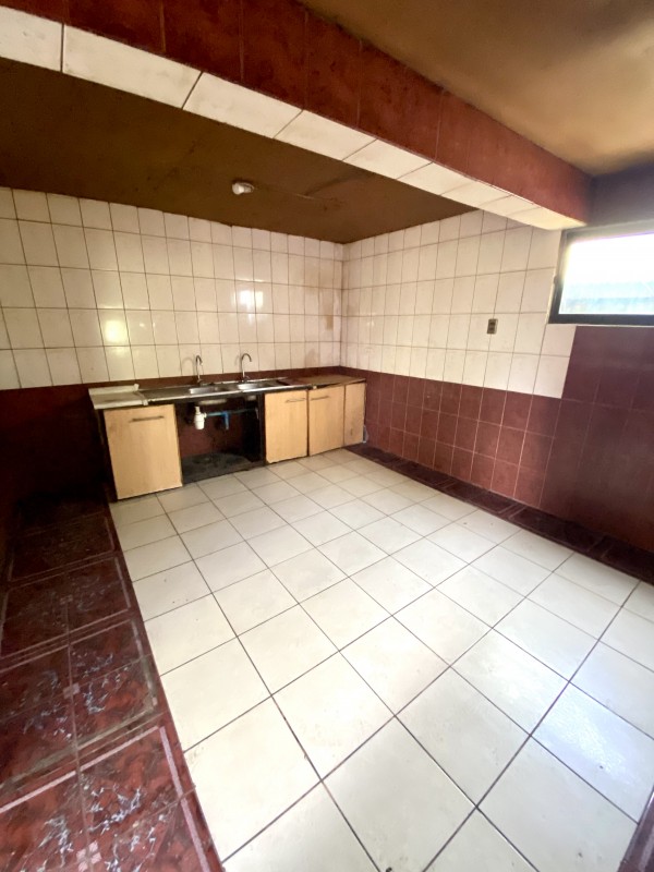 Oportunidad de Inversión, Casa Con Amplio Sitio en Romeral