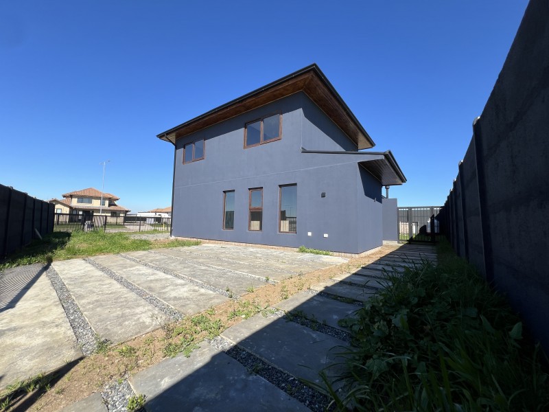 en Arriendo Casa Nueva Condominio Reserva las Rastras Talca!