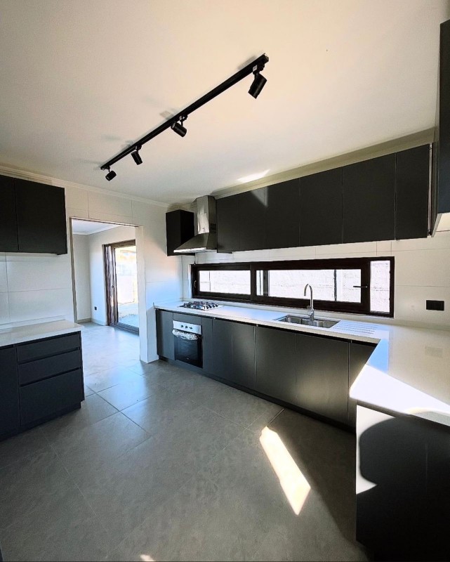 en Arriendo Casa Nueva Condominio Reserva las Rastras Talca!