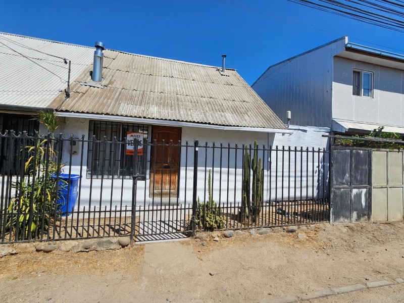 Casa de Dos Pisos en Venta, Villa Don Sebastian, Talca.