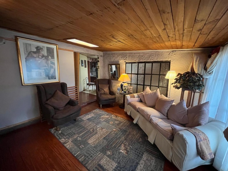 Se Vende Amplia Casa en Excelente Sector de Linares