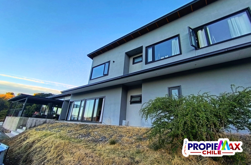 Hermosa Casa en Exclusivo Sector Zapallar, 5300 M2 Terreno