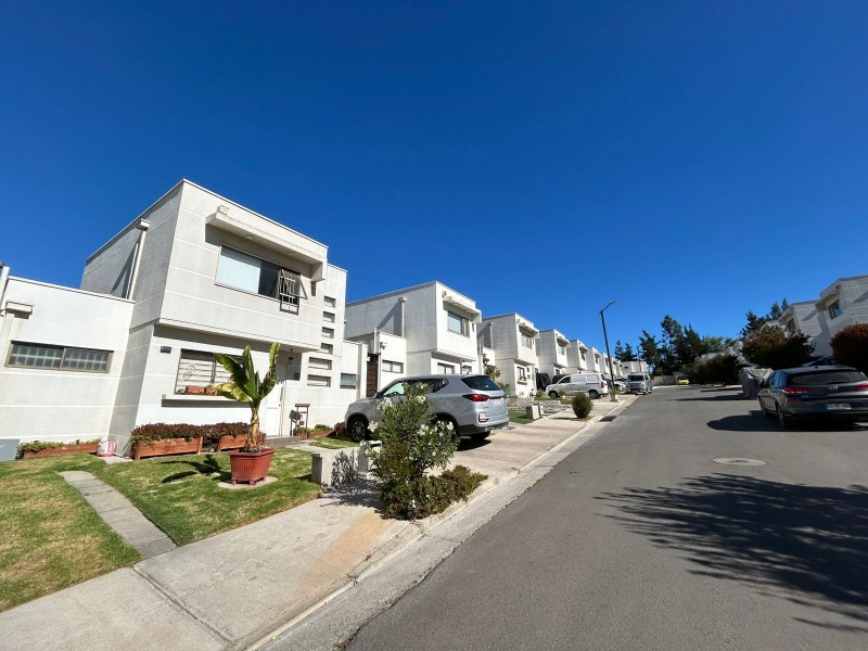 Linda Casa en Condominio Blanc,las Acacias Peñablanca