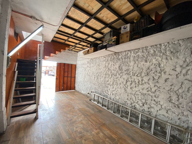 Venta de Casa Con Local Comercial en Av. Américo Vespucio
