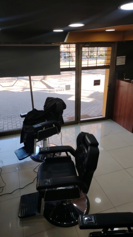 Barberia Funcionando Con Estacionamiento Clientes Fiel