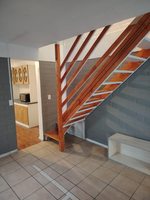 Casa de 2Do Piso 3 Dormitorios Con Entrada de Vehículos