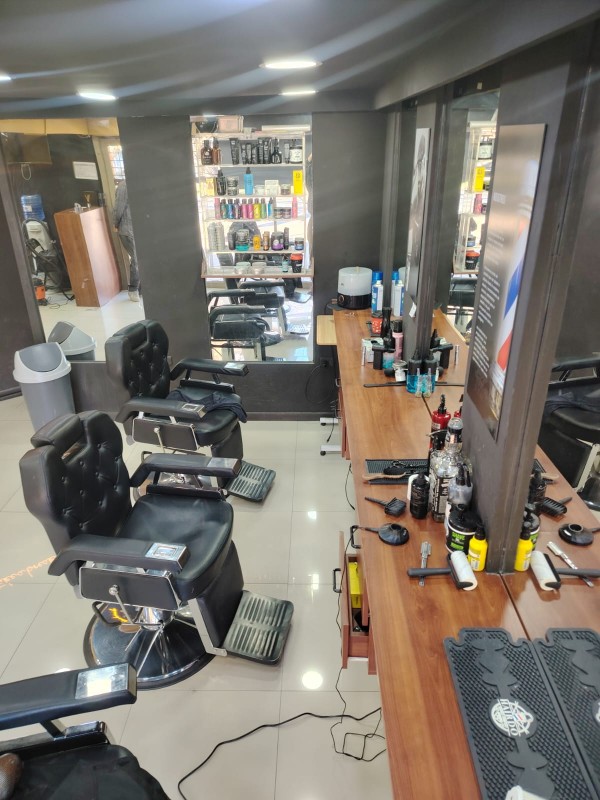 Barberia Funcionando Con Estacionamiento Clientes Fiel