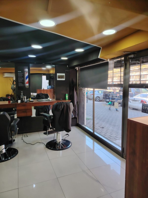 Barberia Funcionando Con Estacionamiento Clientes Fiel
