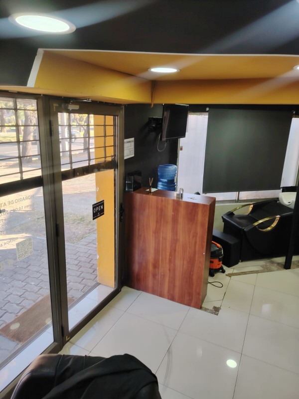 Barberia Funcionando Con Estacionamiento Clientes Fiel