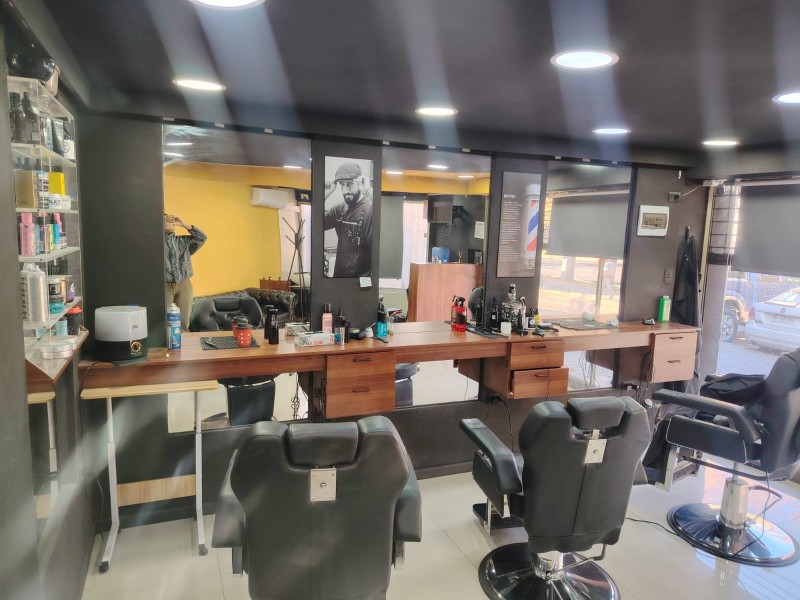 Barberia Funcionando Con Estacionamiento Clientes Fiel
